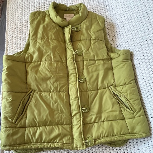 Studio Works Women's Green Puffer Vest, Zippered & Button Down, Pockets; Size LP - Picture 1 of 7